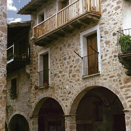 Allotjaments Placa Major-Grevol Santa Pau Εξωτερικό φωτογραφία