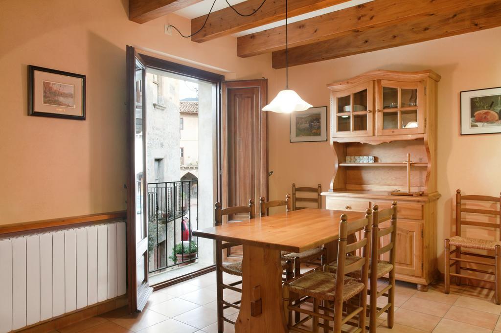 Allotjaments Placa Major-Grevol Santa Pau Δωμάτιο φωτογραφία