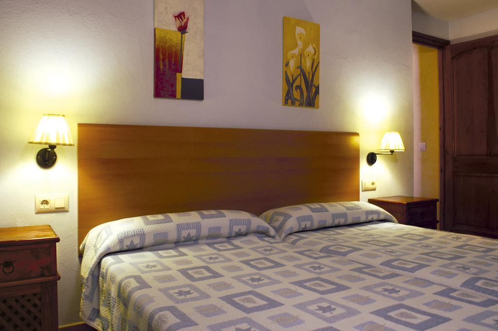Allotjaments Placa Major-Grevol Santa Pau Δωμάτιο φωτογραφία