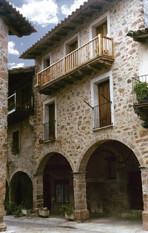 Allotjaments Placa Major-Grevol Santa Pau Εξωτερικό φωτογραφία
