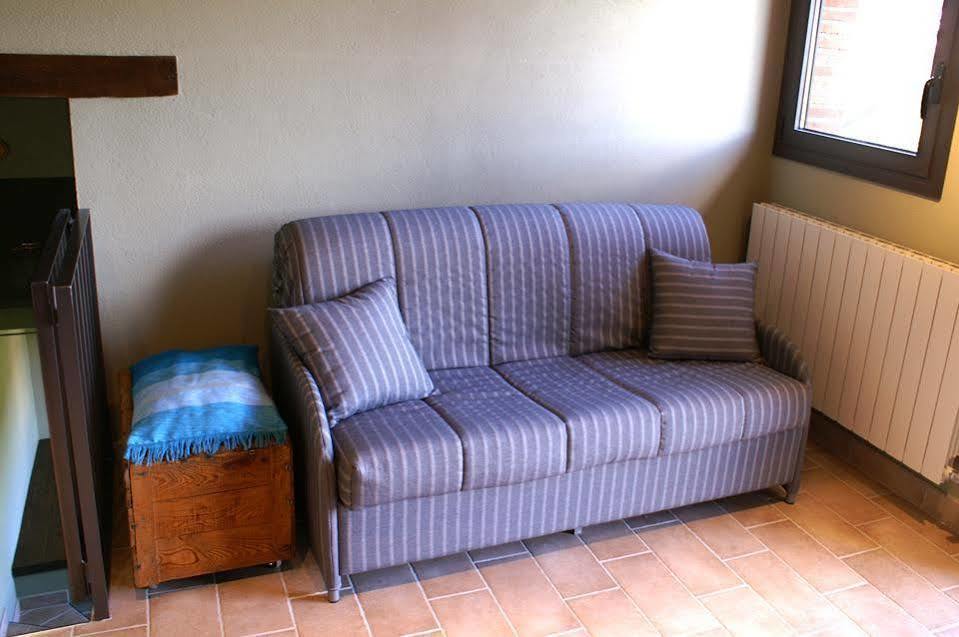 Allotjaments Placa Major-Grevol Santa Pau Εξωτερικό φωτογραφία