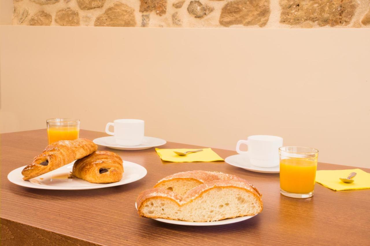 Allotjaments Placa Major-Grevol Santa Pau Εξωτερικό φωτογραφία